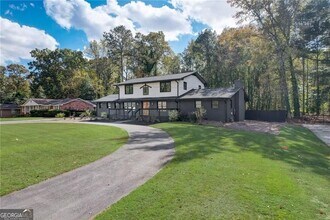 3202 Kingsdale Dr SW in Atlanta, GA - Building Photo - Building Photo