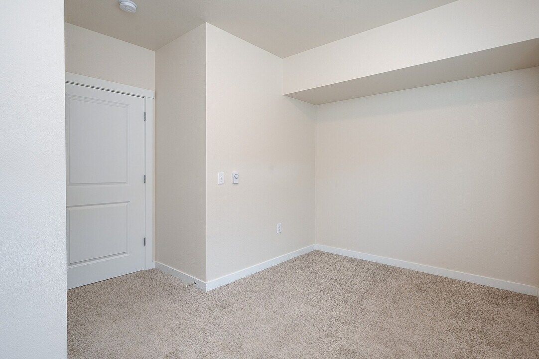 Creekside Meadows in Albany, OR - Building Photo