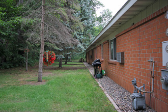 Pine Shadow Apartments in Nisswa, MN - Building Photo - Building Photo