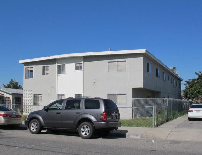 7817 Scout Ave in Bell Gardens, CA - Foto de edificio - Building Photo