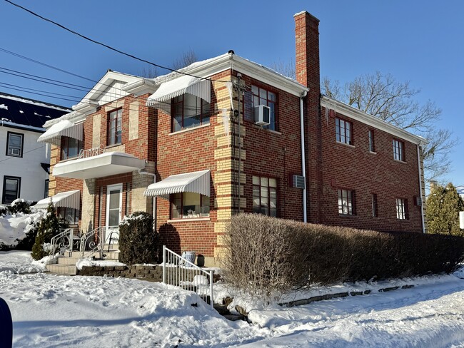 4028 Harding Ave, Unit 4028 Harding Ave Unit 3 in Cheviot, OH - Foto de edificio - Building Photo