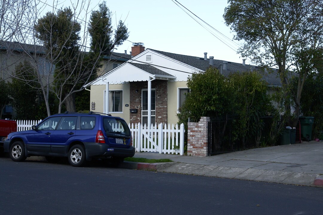 248-254 Madison Ave in Redwood City, CA - Building Photo