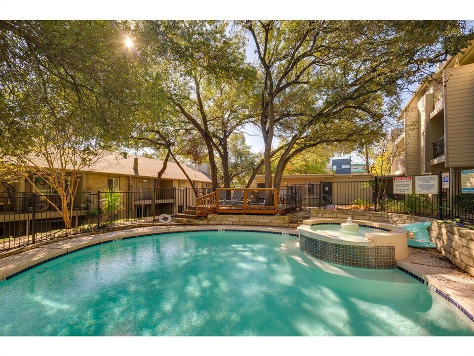 3018 S 1st St in Austin, TX - Building Photo