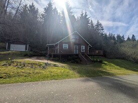 1030 Fairmount Rd in Port Townsend, WA - Building Photo