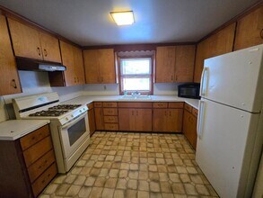 210 Hendricks St in Merrill, WI - Building Photo - Building Photo