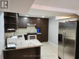 107 Golden Orchard Rd in Vaughan, ON - Building Photo