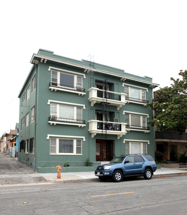 425 W 4th St in Long Beach, CA - Building Photo