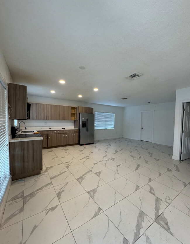 17175 NW 41st Ave in Miami Gardens, FL - Foto de edificio - Building Photo