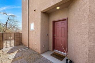 4186 N Thurston Ln in Tucson, AZ - Building Photo - Building Photo