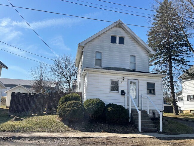 237 W 13th St in Ashland, OH - Building Photo - Building Photo