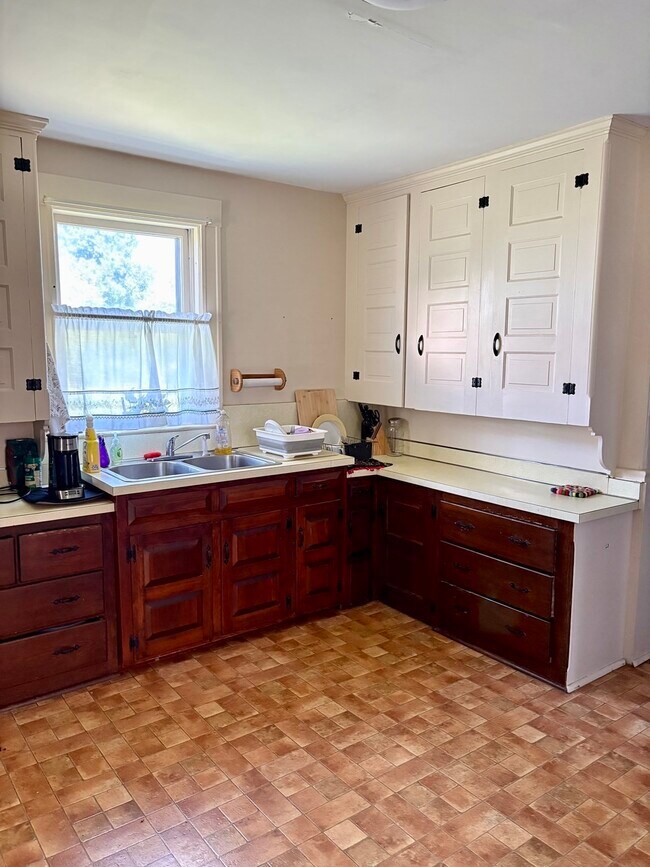 property at 951 Main St