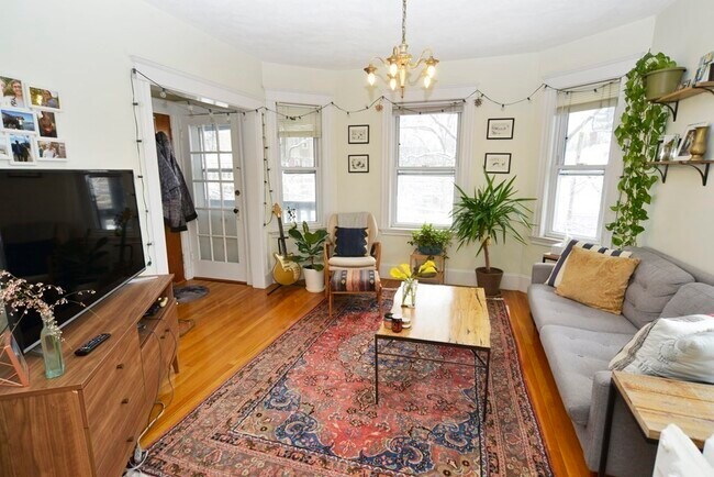 90 Rockview St, Unit #1 in Boston, MA - Building Photo - Building Photo