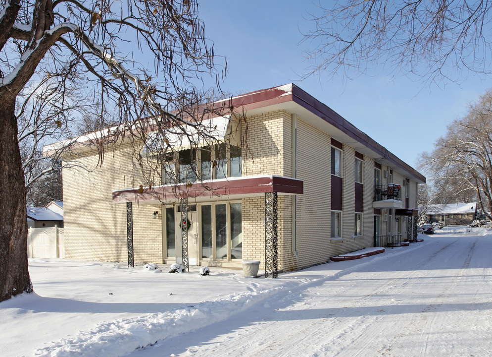 9040 Nicollet Ave S in Bloomington, MN - Building Photo