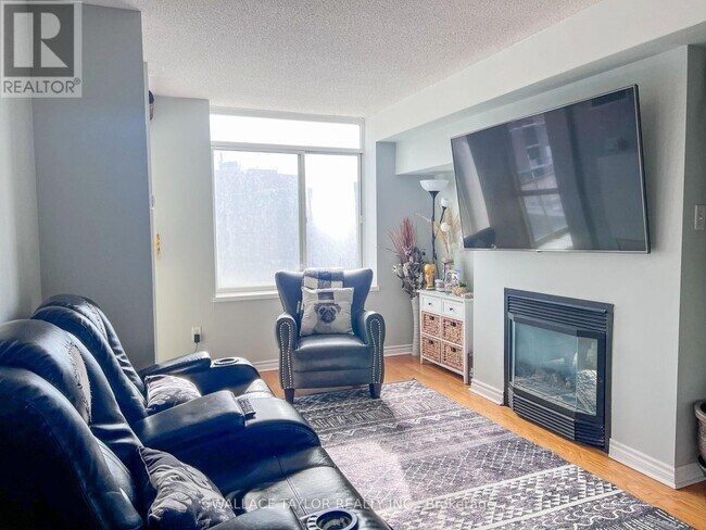 39-739 Parliament St in Toronto, ON - Building Photo - Building Photo