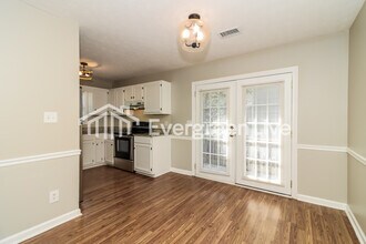 4947 Farmstead Ct NE in Woodstock, GA - Building Photo - Building Photo