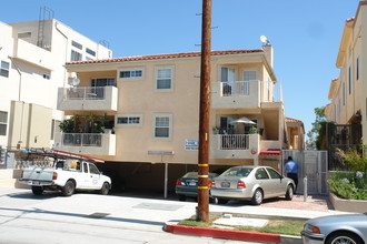 Dickens Courtyard  Three in Van Nuys, CA - Building Photo - Building Photo