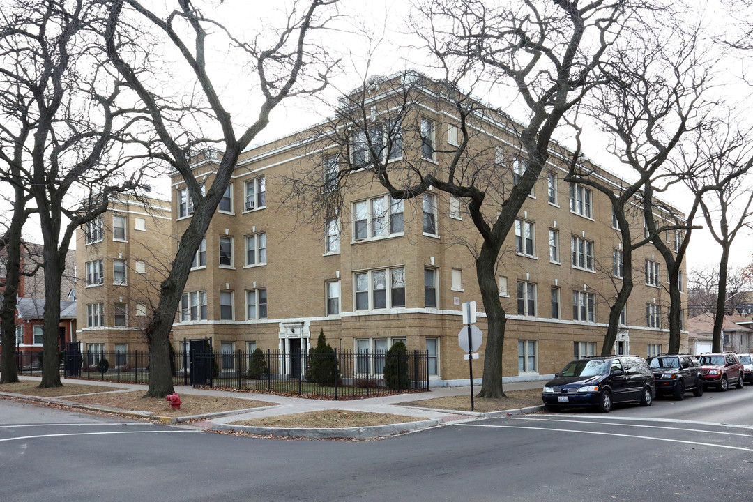 Ridgeway Court in Chicago, IL - Building Photo