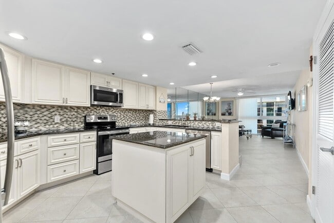 2700 N Hwy A1A, Unit 902 in Fort Pierce, FL - Building Photo - Building Photo