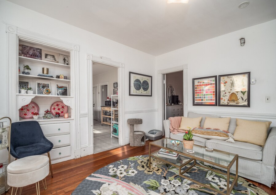 318 Beacon St, Unit 1 in Somerville, MA - Building Photo