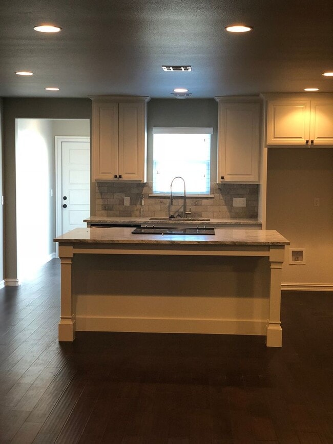 327 E Will Rogers Blvd in Claremore, OK - Building Photo - Building Photo