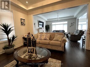 3068 Post Rd in Oakville, ON - Building Photo - Building Photo