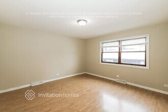 42 Holly Dr in Crystal Lake, IL - Foto de edificio - Building Photo