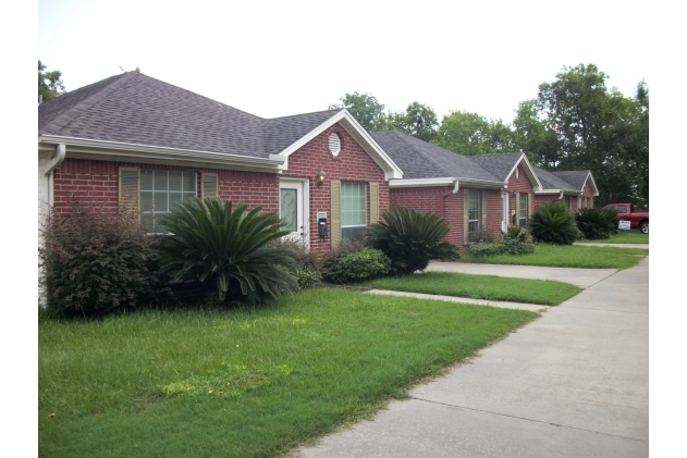 6834 Terrell St in Groves, TX - Building Photo - Building Photo