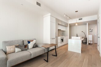 1288 Rue Saint-Antoine O in Montréal, QC - Building Photo - Building Photo