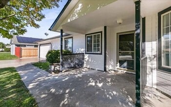 230 War Eagle Dr in Mountain Home, ID - Building Photo - Building Photo