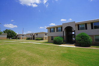 Reeds Landing Apartments in Edmond, OK - Building Photo - Building Photo