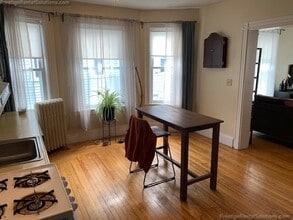 80 Robbins St, Unit 2 in Waltham, MA - Building Photo - Building Photo