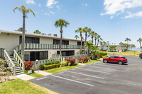 Westbay Cove in Holmes Beach, FL - Building Photo - Building Photo