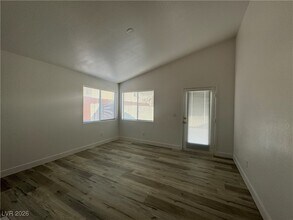 4466 Flaming Ridge Trail in Las Vegas, NV - Building Photo - Building Photo