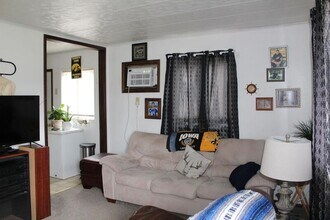 1126-1128 Sunset Ave in Kelley, IA - Building Photo - Building Photo