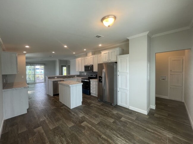 988 E Trinidad Ave in Venice, FL - Building Photo - Building Photo