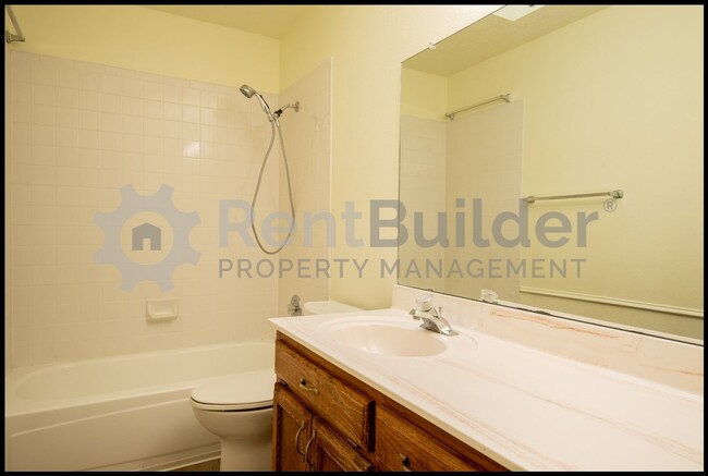 5025 Summersville Dr NW in Albuquerque, NM - Building Photo - Building Photo