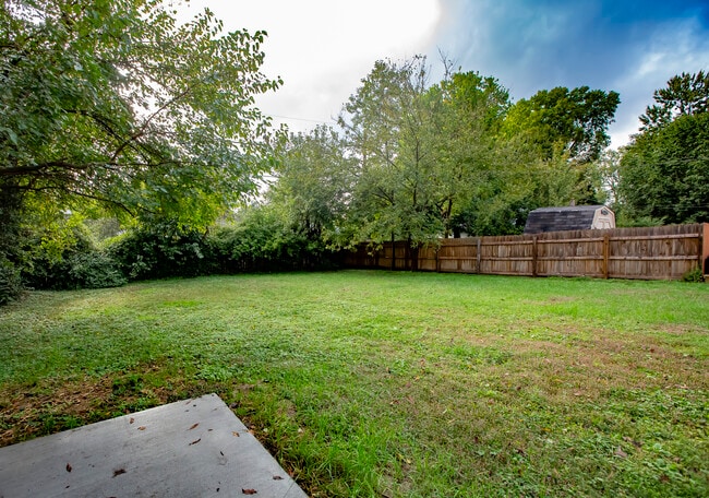 3120 Doreen Way in Louisville, KY - Foto de edificio - Building Photo