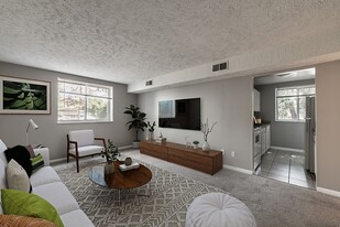Stonehedge in East Lansing, MI - Building Photo