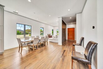 6032 Goodland Ave in North Hollywood, CA - Foto de edificio - Building Photo