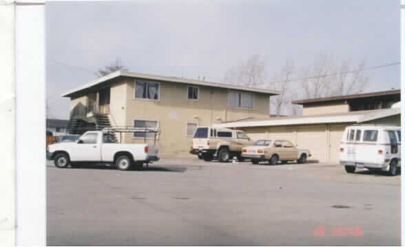 Harris Court in Hayward, CA - Foto de edificio - Building Photo