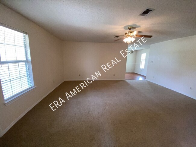 451 Chris Ln in Mary Esther, FL - Building Photo - Building Photo