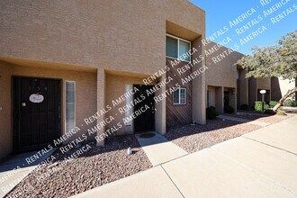 1601 W Sunnyside Dr in Phoenix, AZ - Foto de edificio - Building Photo