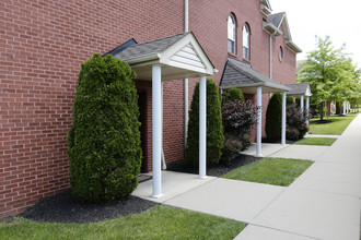 Henderson Square Luxury Apartments in King of Prussia, PA - Foto de edificio - Building Photo