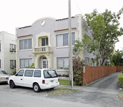 324 Mendoza Ave in Miami, FL - Building Photo - Building Photo