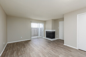 The Ava and Aria in Irving, TX - Building Photo - Interior Photo