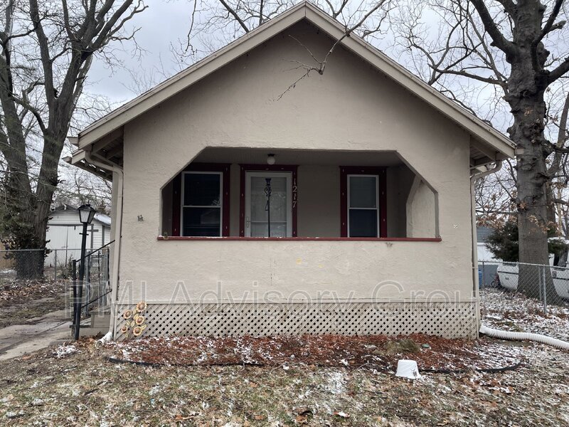 1217 SW Medford Ave in Topeka, KS - Building Photo