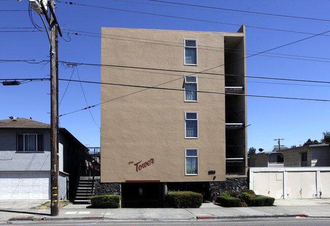 2558 Fruitvale Ave in Oakland, CA - Foto de edificio - Building Photo