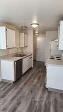 Amber Park Apartments in Salem, OR - Building Photo - Building Photo