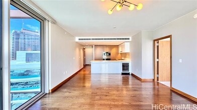 1555 Kapiolani Blvd in Honolulu, HI - Building Photo - Building Photo