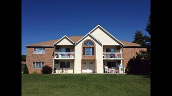 2080 Emery Ct, Unit 6 in East Troy, WI - Building Photo